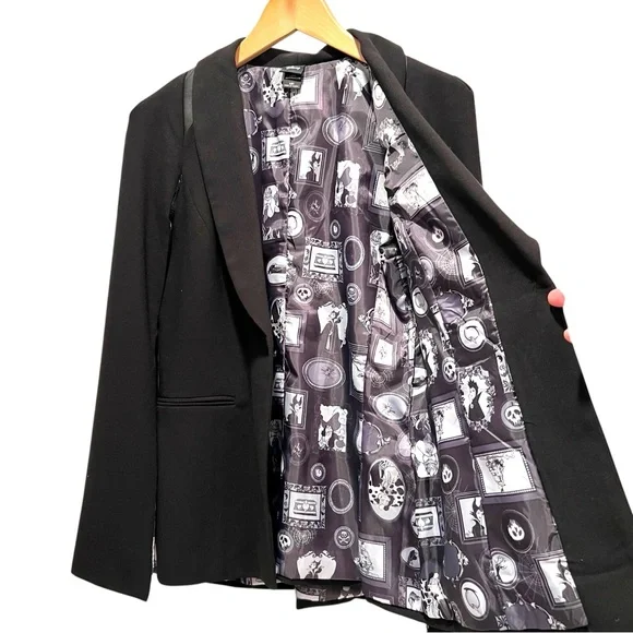 Disney Villains Black Cape Blazer With Printed Lining of Villains Size MED - Picture 8 of 10